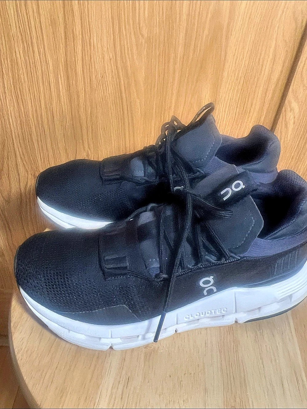 On Cloudswift Athletic Shoes Black & White US 7W - Picture 2 of 7